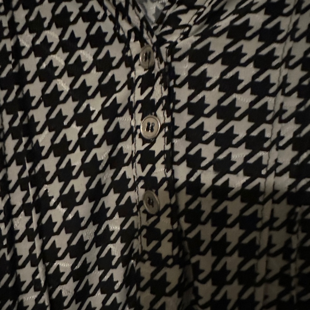 NY Collection Black and White Houndstooth Blouse - Picture 2 of 4